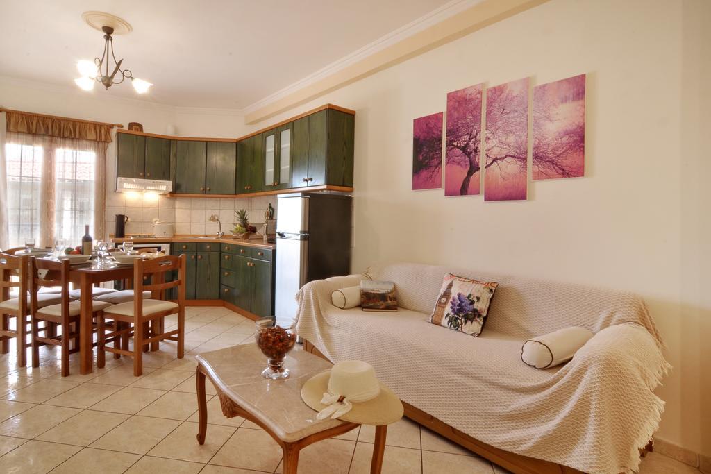 Rolandos Apartments Agios Gordios  Exterior photo